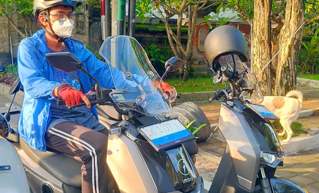 Liburan Seru Pakai Sepeda Motor Listrik Bali